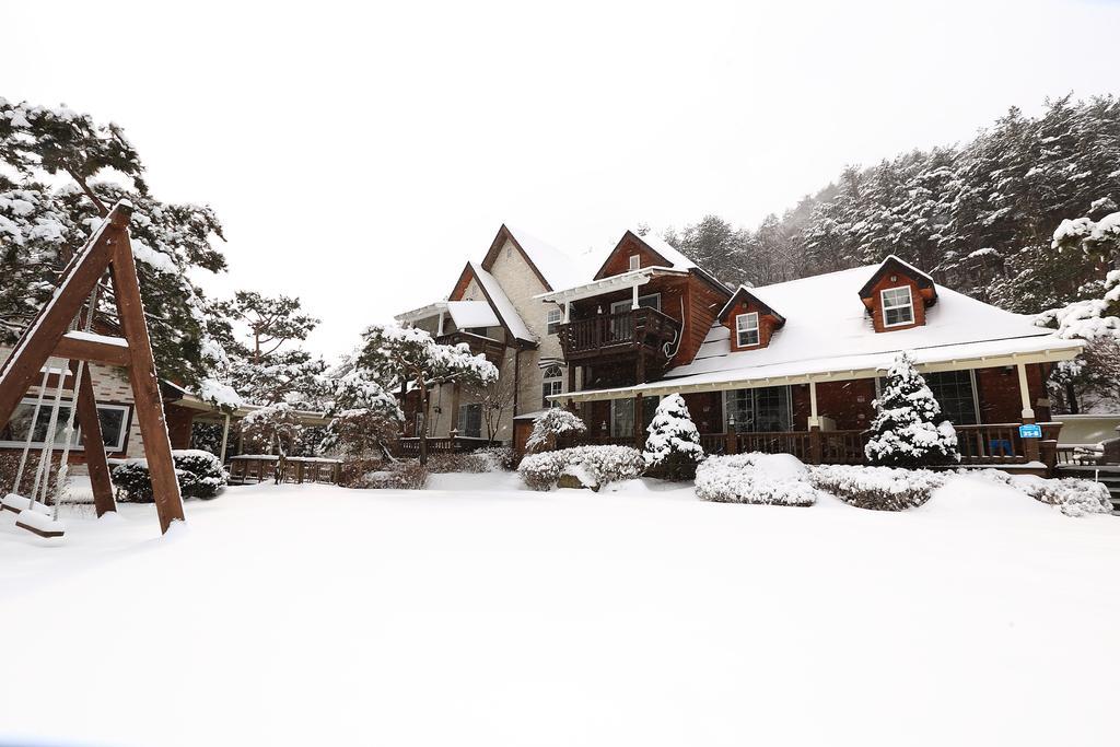 Bench House Villa Pyeongchang Exteriör bild